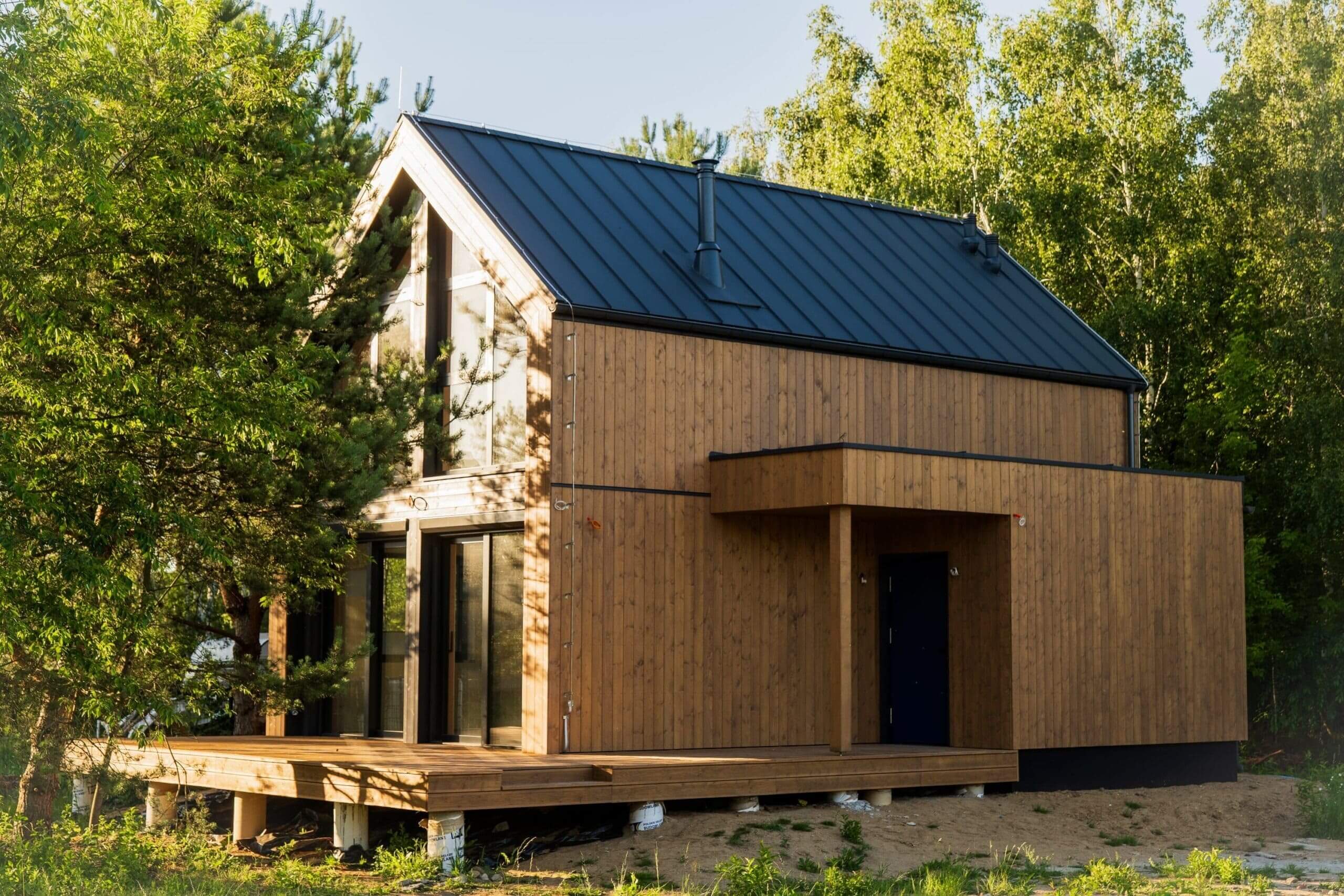 Деревянный дом с мансардой